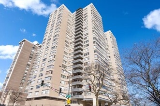 Building Photo - 6301 N Sheridan Rd