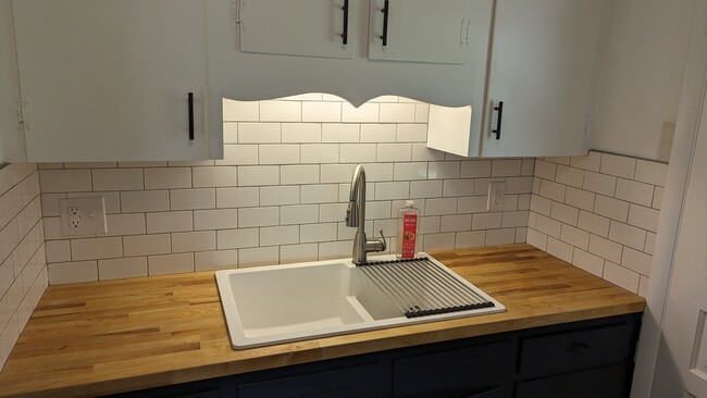 Building Photo - 732 Fairview Rd