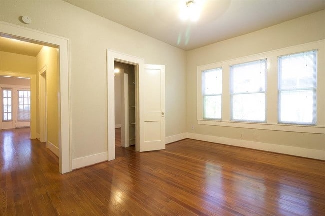 Building Photo - 303 Northwood St