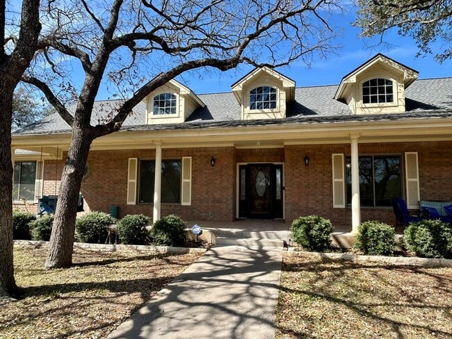 Building Photo - 121 Post Oak Ln