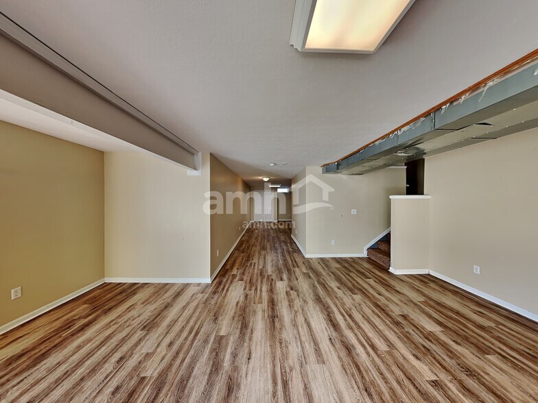Building Photo - 8093 Willow Brook Crossing Dr