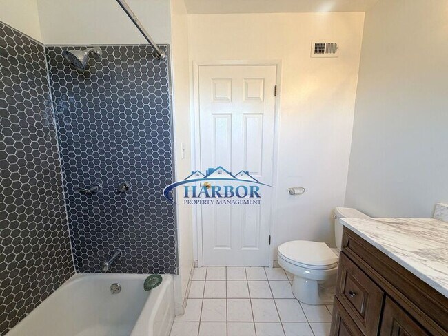 Building Photo - 2028 Elberon Ave