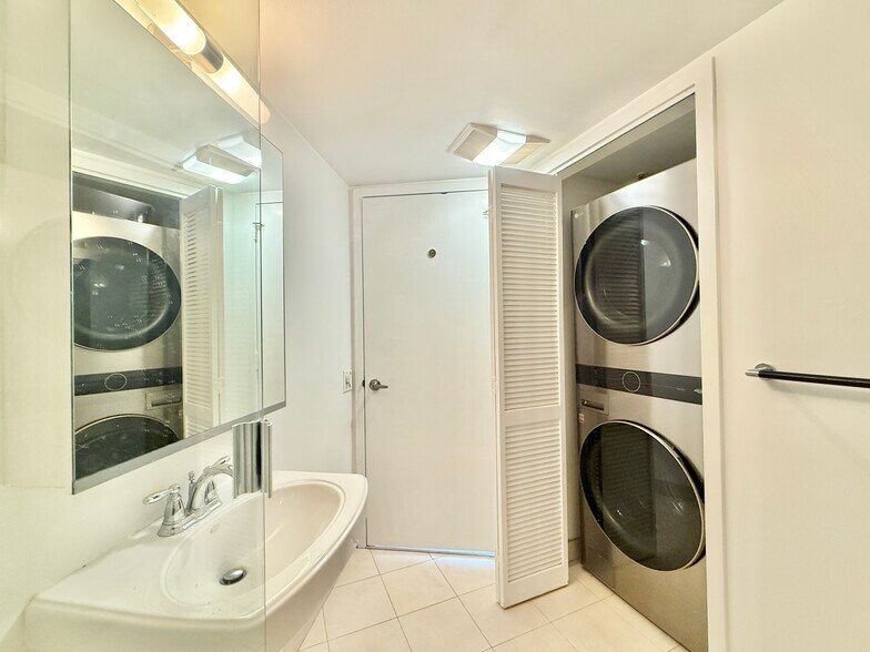 Building Photo - 25 Forest St