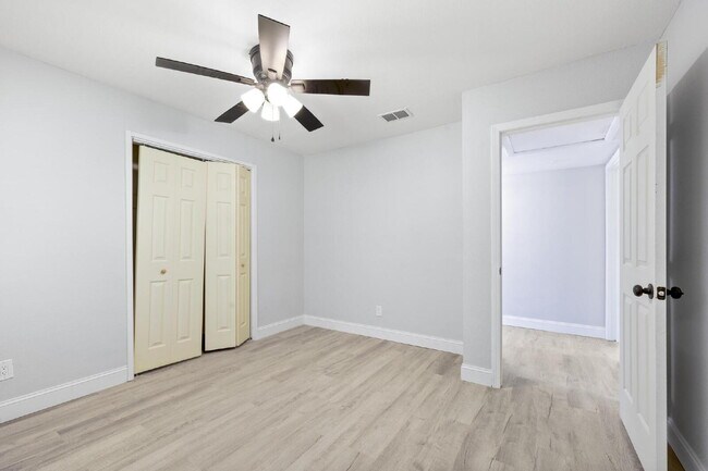 Building Photo - Modern 3-Bedroom Townhome Near Downtown, I...