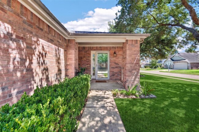 Building Photo - 18211 Doral Rock Ct