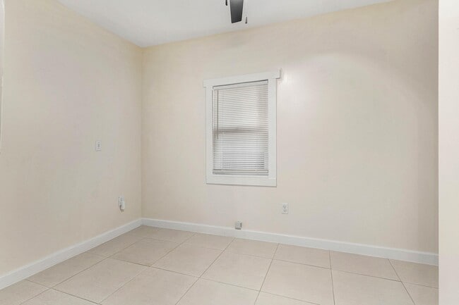 Building Photo - 409 S M St