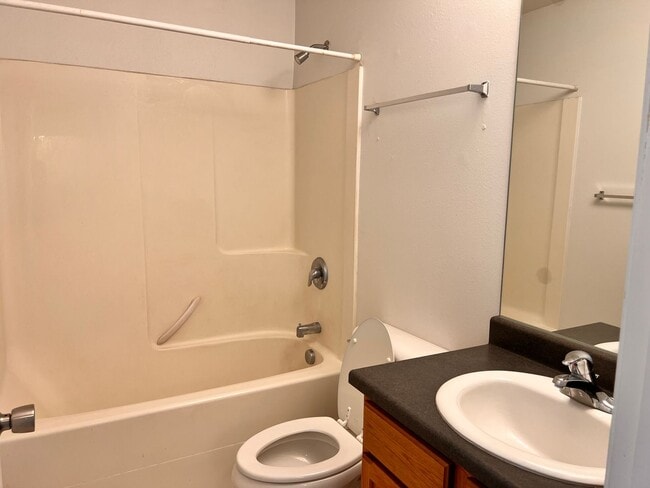 Building Photo - 1918 S 5th St W