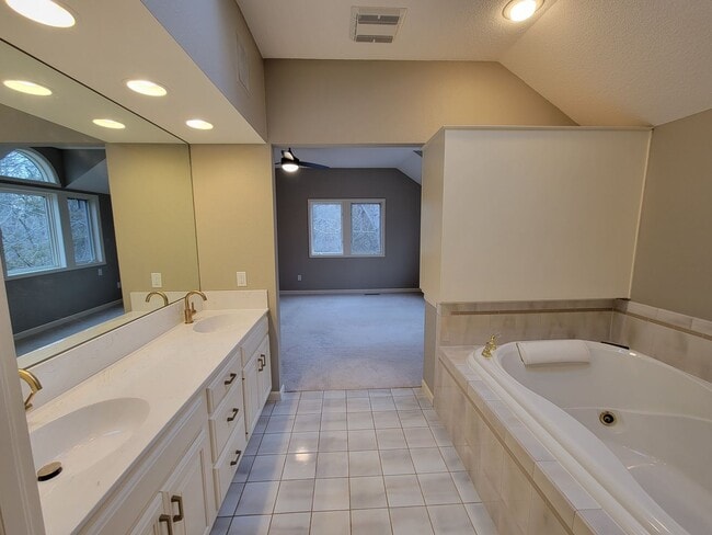 Building Photo - Upscale and Spacious Cedar Falls House for...