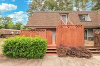 Building Photo - Condo in Chapel Hill - short term option!