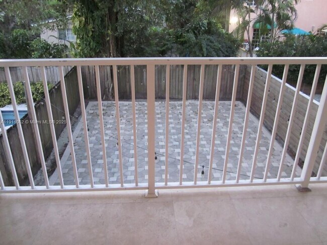 Building Photo - 2920 Catalina St