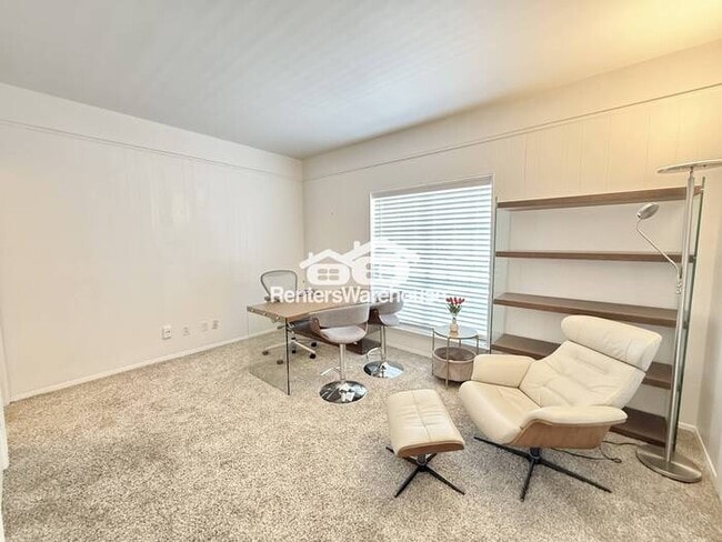 Building Photo - Coming soon!! showings Start 6/13..... Ful...