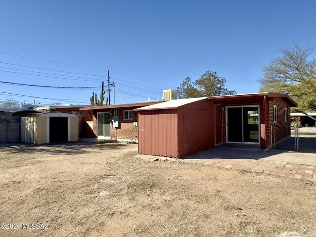 Building Photo - 1410 N Desmond Ave