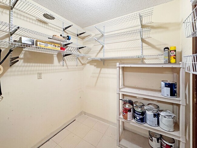 Building Photo - Spacious 3 bedroom 2 bath in Cordova