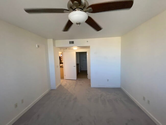 Building Photo - 600 Queen St