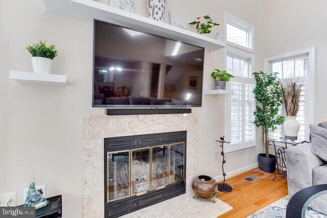 Building Photo - 100 Spring Pl Way