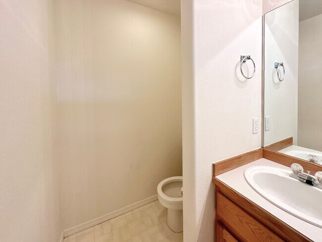 Building Photo - BEAUTIFUL 3 BED, 2 BATH SINGLE FAMILY HOME LOCATED IN NW REDMOND!