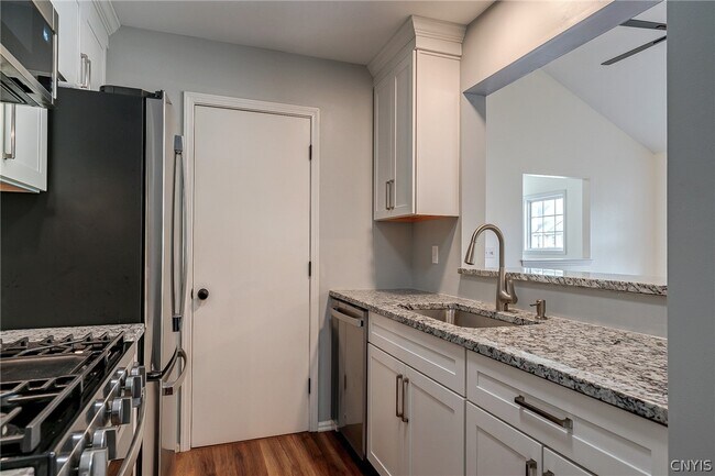Building Photo - 2404 Pipers Ct