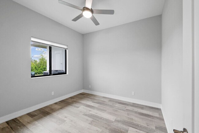 Building Photo - 3106 SW 22nd Ave