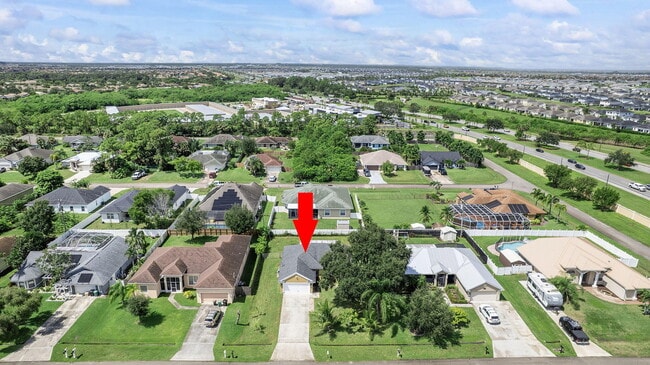 Building Photo - 1622 SW Realty St