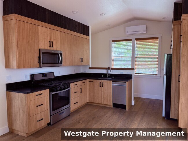 Building Photo - 220 Payran St