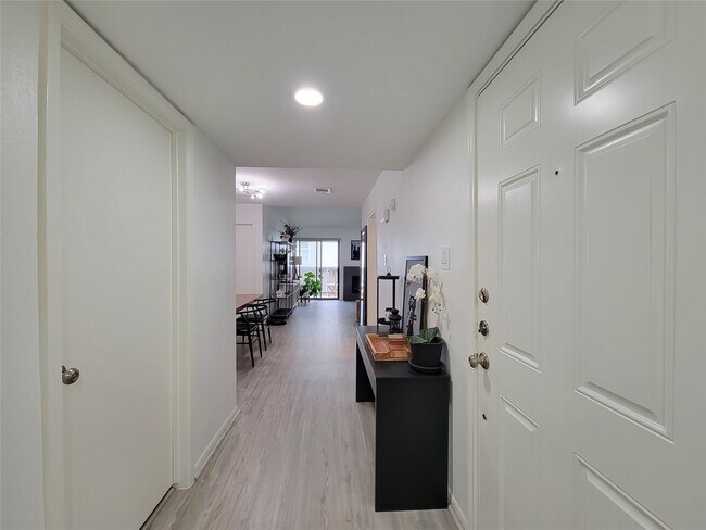 Building Photo - 755 Bering Dr