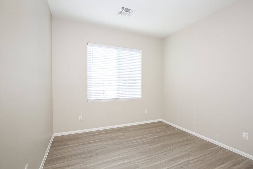 Building Photo - 671 Baffin Island Rd