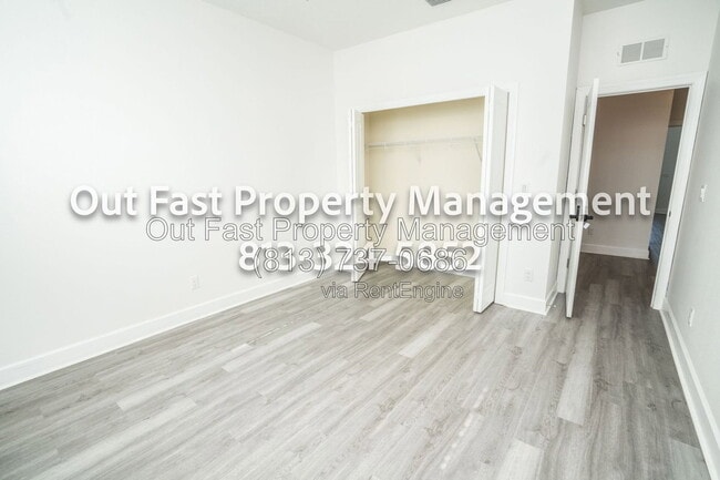 Building Photo - 4859 W Prescott St