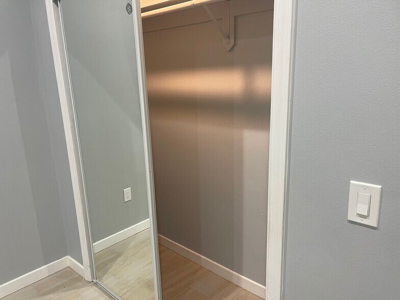 Building Photo - 2904 E 63rd St