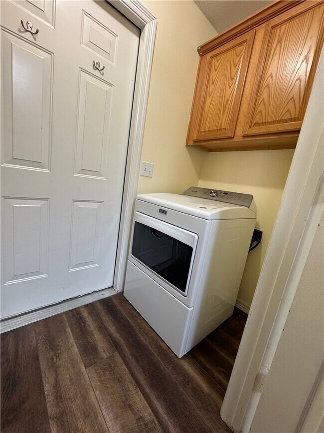 Building Photo - 910 NW A St