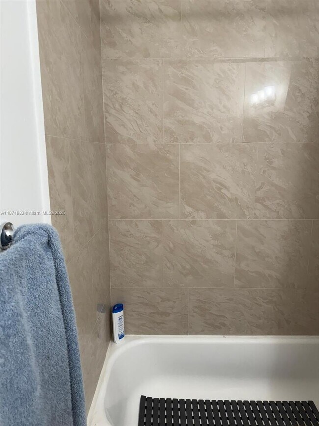 Building Photo - 3582 NE 171 St