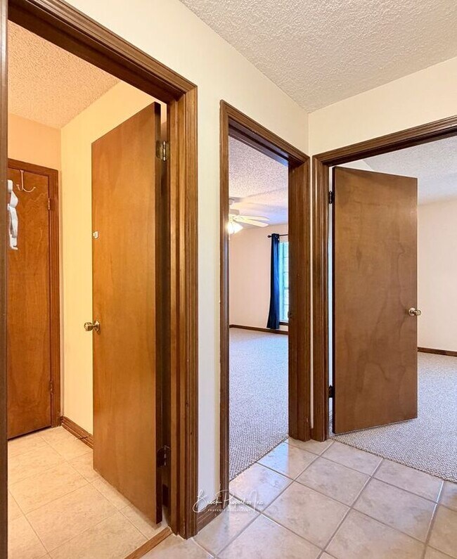 Building Photo - 325 S 73rd Ave