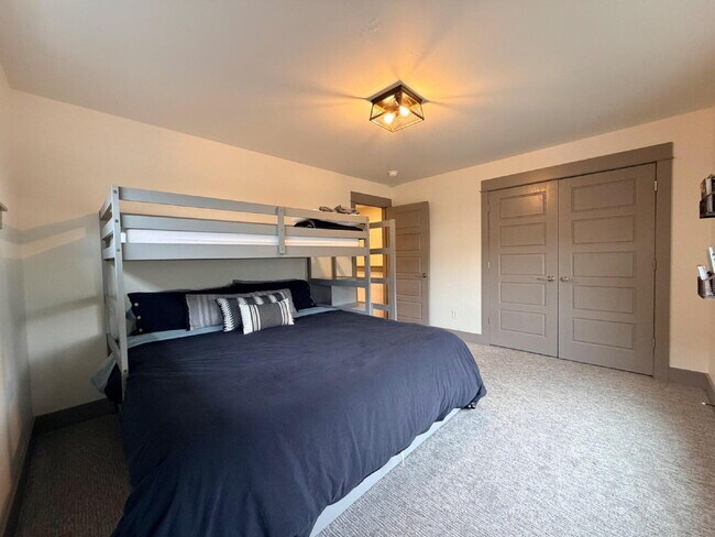 Building Photo - Gorgeous and Quiet 3 Bed 2.5 Bath Home in Railway Lofts & Cottages With Gallatin River Access!! M...