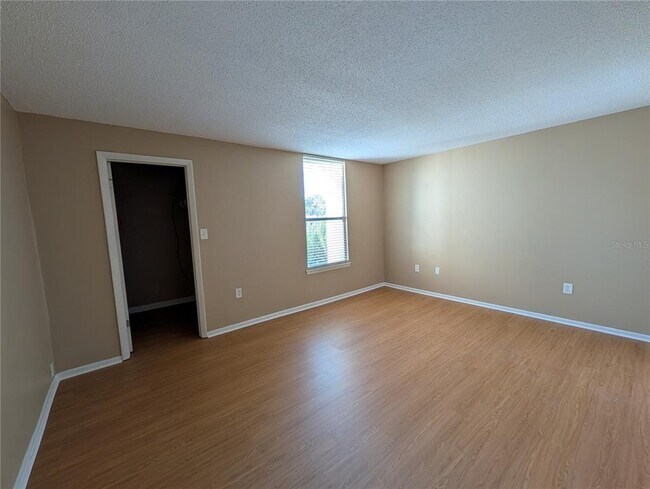 Building Photo - 522 Orange Dr