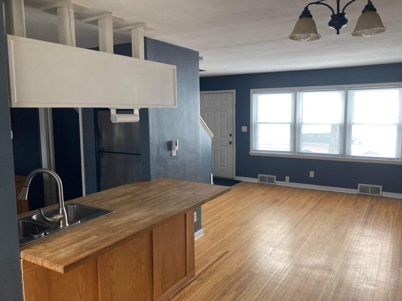 Spacious townhome - 954 Cleveland Ave S