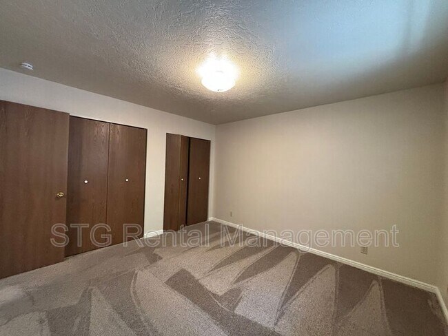 Building Photo - 325 N Main St