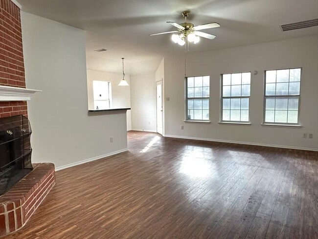 Building Photo - 5435 Dove Dr