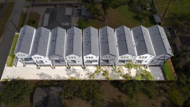 Building Photo - 717 Janisch Rd