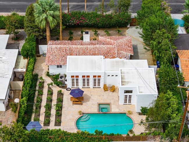 Building Photo - 439 E Sonora Rd