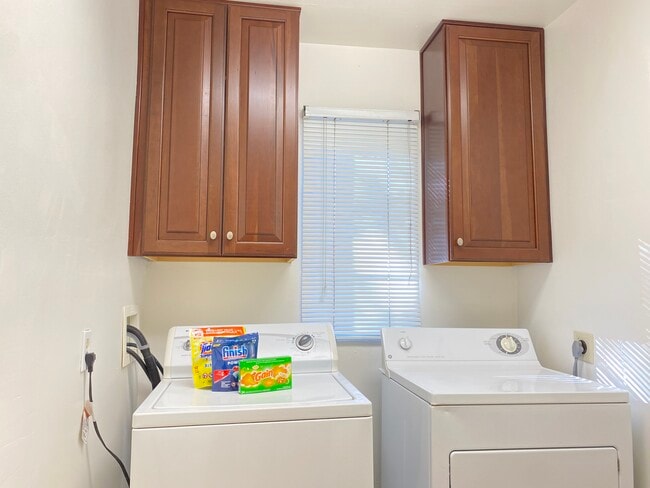 Building Photo - 710 W Palo Verde Dr