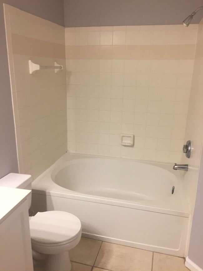 Building Photo - Nice 2B/2B condo for rent on N Gate Pkwy