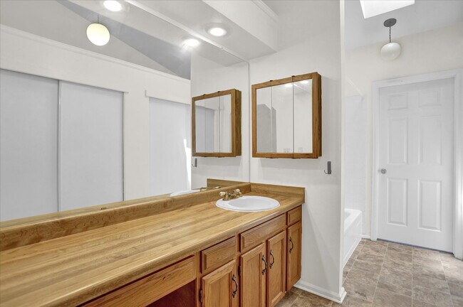 Building Photo - Cute 2 Bedroom 2.5 Bath Townhome in Cherry Creek Schools, 2 Reserved Parking Spots, Great Locatio...