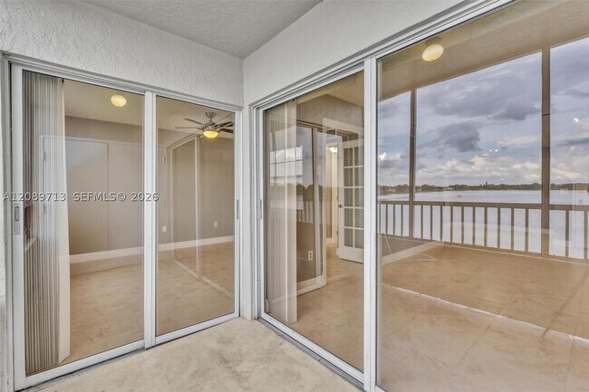 Building Photo - 2811 N Oakland Forest Dr