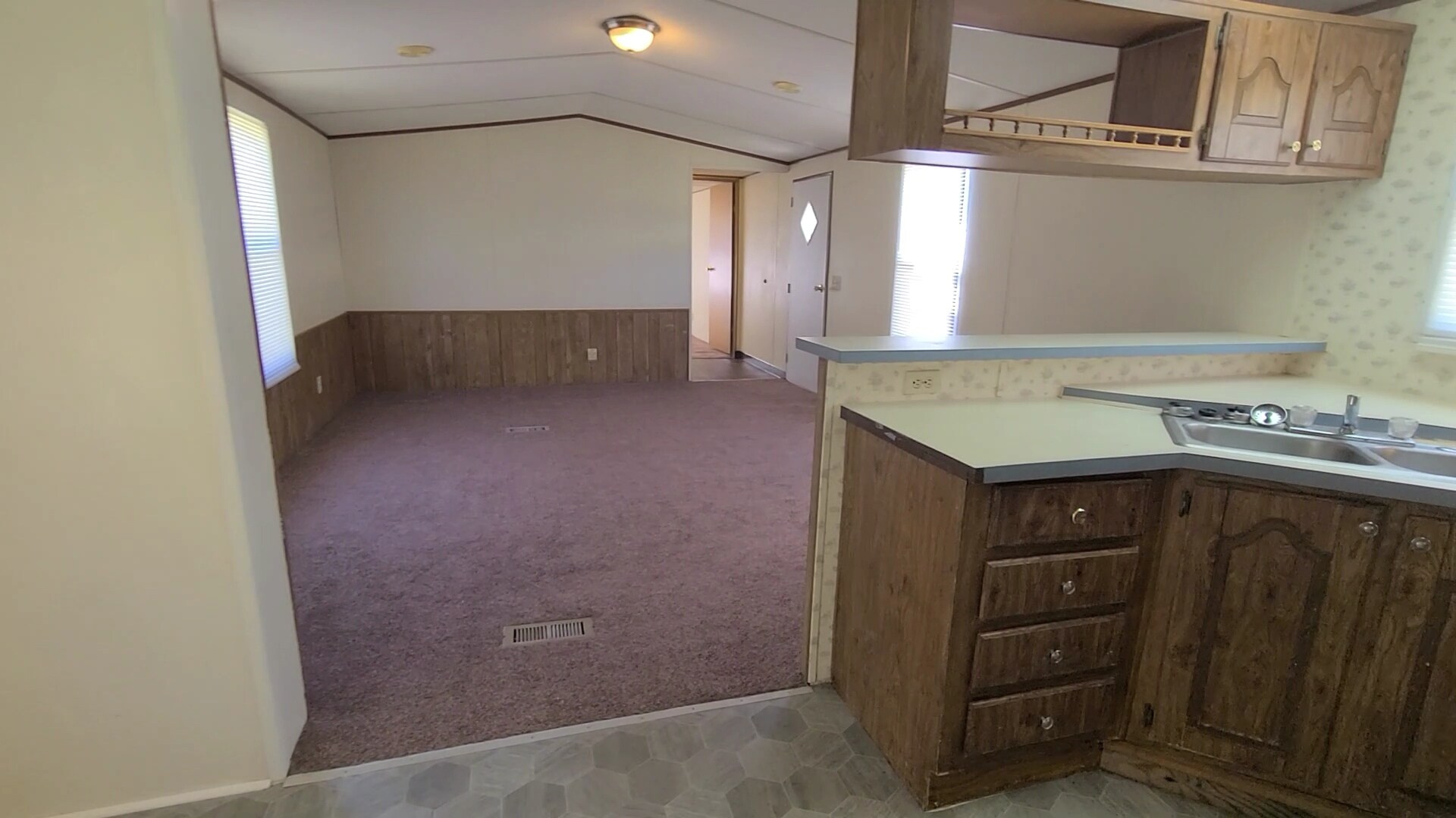 Building Photo - 77 Saturn Ln