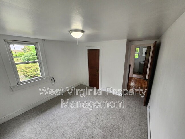 Building Photo - 208 Croft St