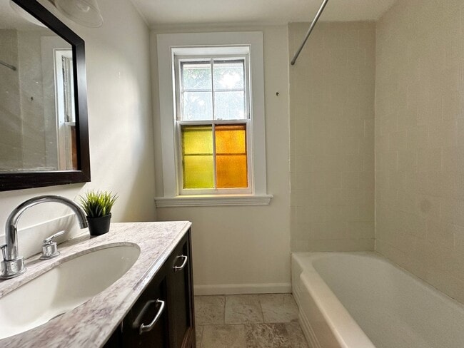 Building Photo - 71 Gardner St