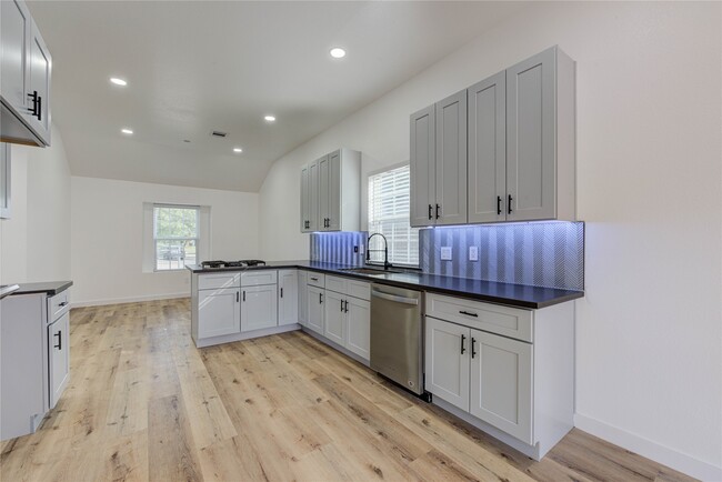 Building Photo - 3223 Cherry Hills Dr