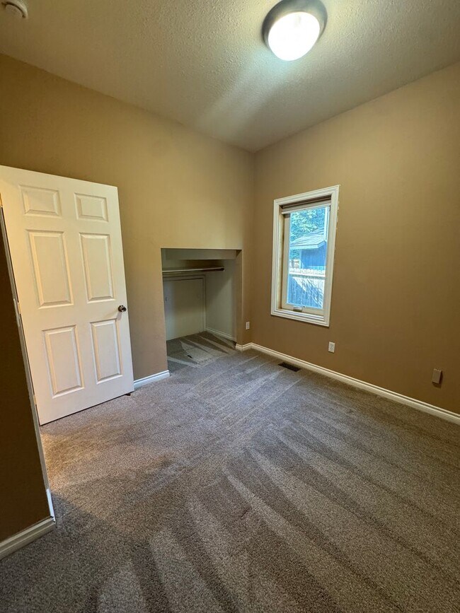 Building Photo - 8033 Sand Lake Rd