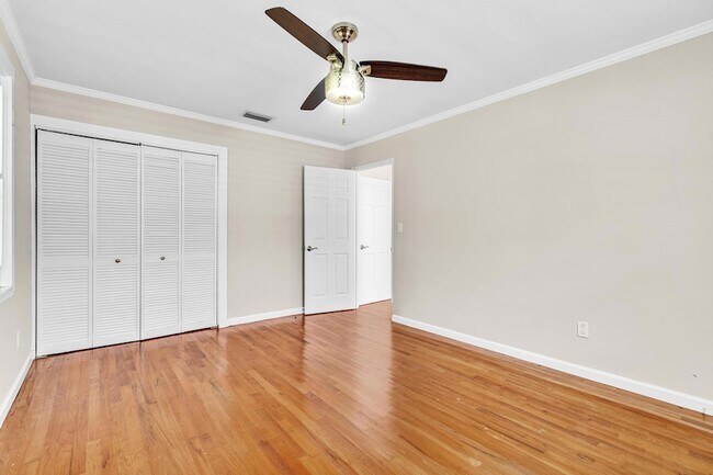 Building Photo - 1527 Mayo St