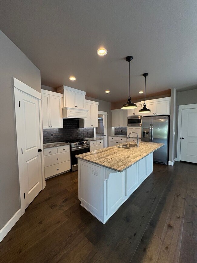 Building Photo - 426 Frontier Ct