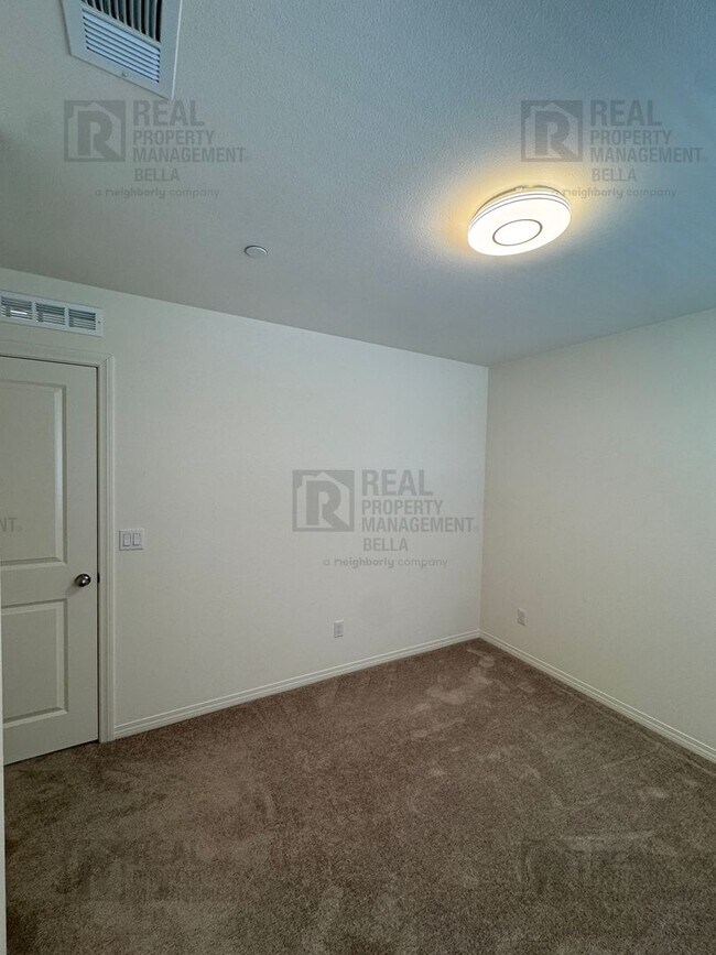 Building Photo - Spacious Corner Lot Home in Desirable Winchester Community – 4 bed + Large Backyard+ Solar!